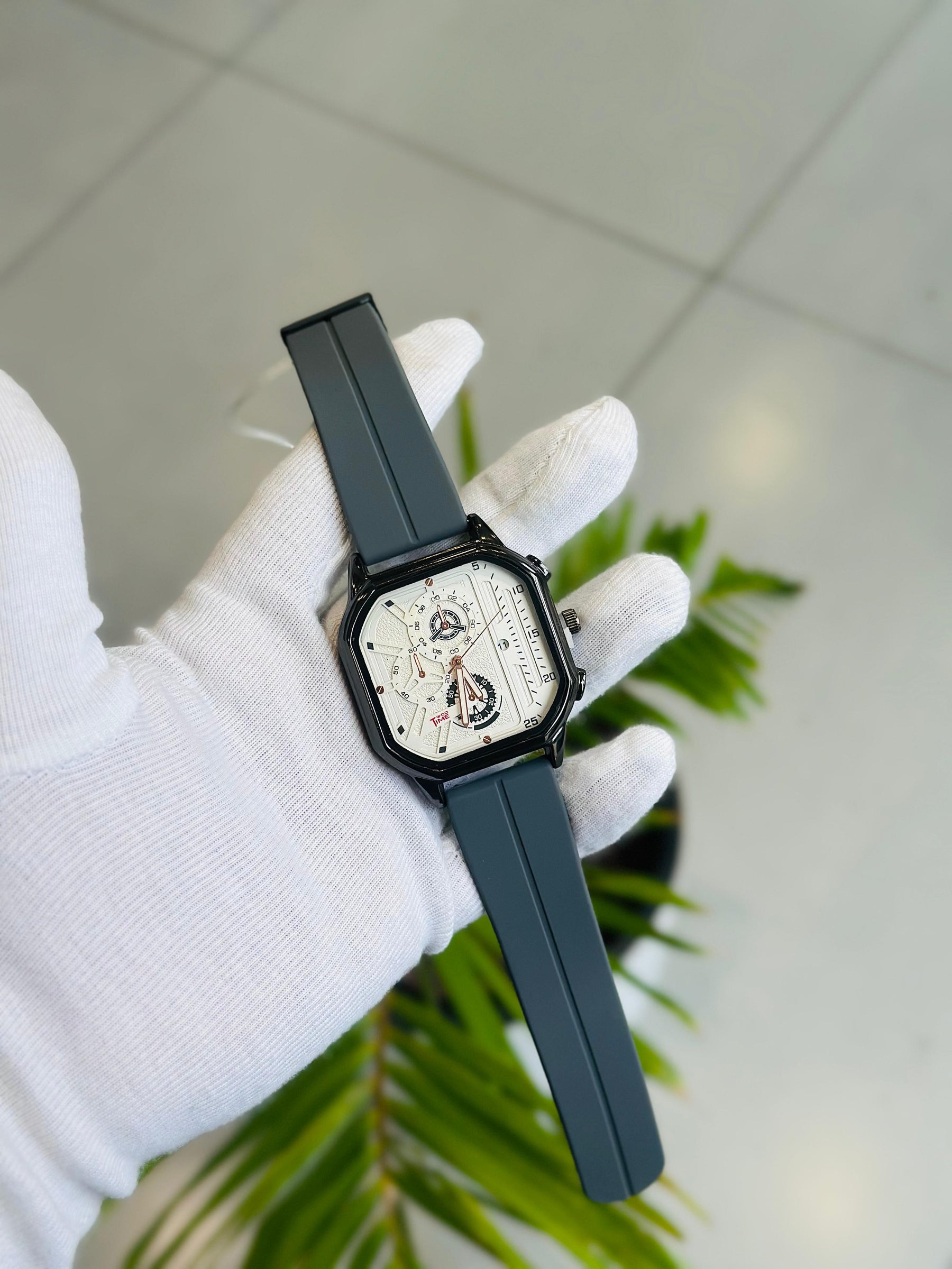 MAGNETIC STRAP WATCH